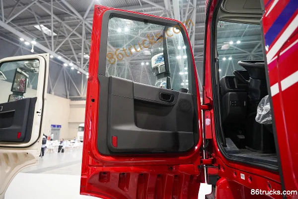 Dongfeng Tianlong KL 12.9L LNG 520hp 6X4(10 wheels) Dongfeng 14-speed Tractor Truck Cab (1) | 86Trucks