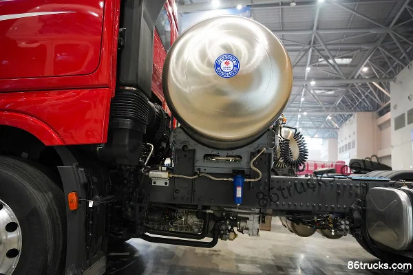 Dongfeng Tianlong KL 12.9L LNG 520hp 6X4(10 wheels) Dongfeng 14-speed Tractor Truck Chassis (3) | 86Trucks