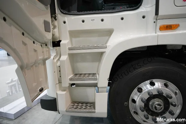 Dongfeng Commercial Vehicle Tianlong Flagship KX King Edition 12.5L Diesel 580hp 4X2(6 wheels) AMT Automatic Tractor Truck Cab (3) | 86Truck