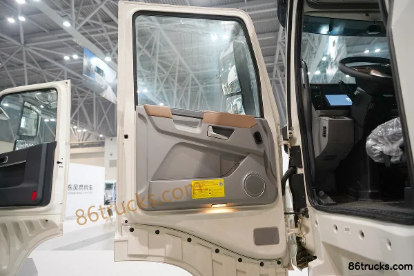 Dongfeng Commercial Vehicle Tianlong Flagship KX King Edition 12.5L Diesel 580hp 4X2(6 wheels) AMT Automatic Tractor Truck Cab (1) | 86Truck