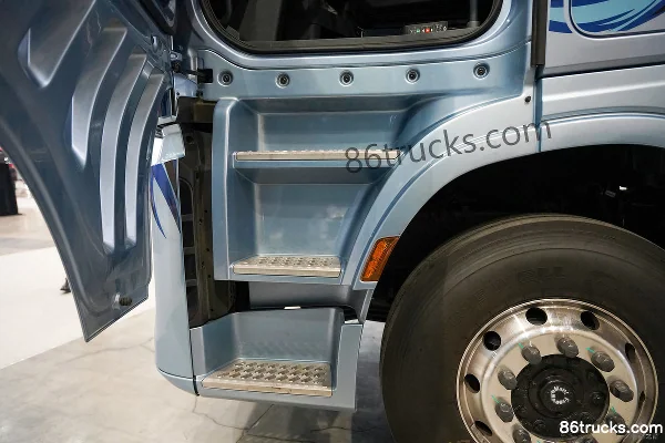 Dongfeng Tianlong KH Shuxiang Edition 14.5L LNG 580hp 6X4(10 wheels) Eaton 12-Speed AMT Automatic Tractor Truck Cab (3) | 86Trucks