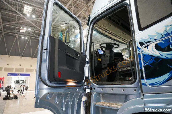 Dongfeng Tianlong KH Shuxiang Edition 14.5L LNG 580hp 6X4(10 wheels) Eaton 12-Speed AMT Automatic Tractor Truck Cab (1) | 86Trucks