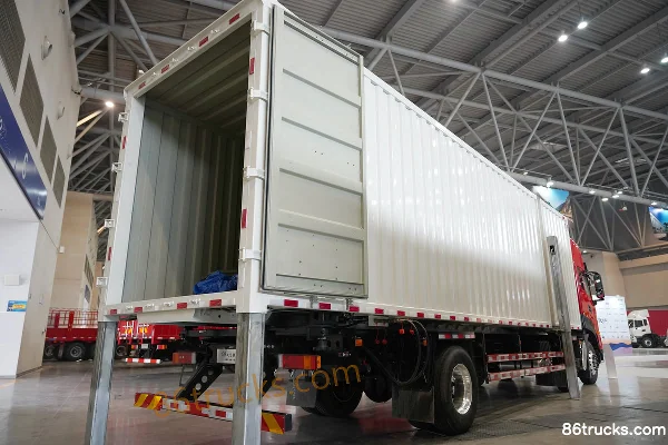 Dongfeng Commercial Vehicle Tianlong KL Comfort Edition 340 hp 6X2(8 wheels) 9.6m van cargo truck (high top) Body (2) | 86Trucks