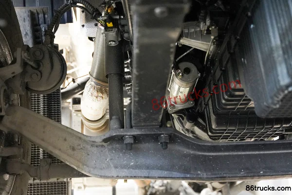 Dongfeng Commercial Vehicle Tianlong KL Heavy Truck 530 hp 6X4(10 wheels) LNG Automatic Tractor Truck Chassis (2) | 86Trucks