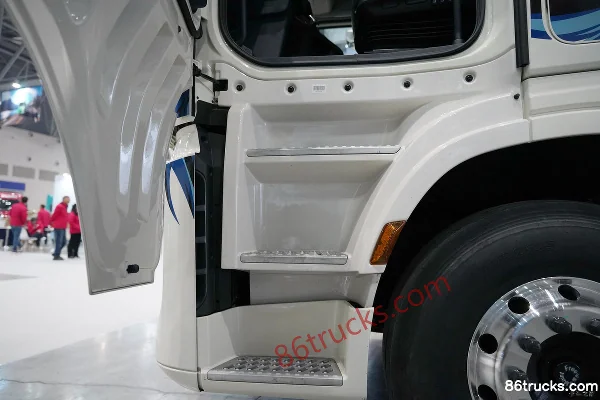 Dongfeng Commercial Vehicle Tianlong KL 14.5L LNG 580hp 6X4(10 wheels) Dongfeng 12-speed AMT Automatic Tractor Truck Cab (3) | 86Trucks