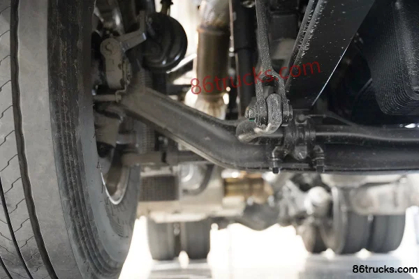 Dongfeng Commercial Vehicle Tianlong KL 14.5L LNG 580hp 6X4(10 wheels) Dongfeng 12-speed AMT Automatic Tractor Truck Chassis (1) | 86Trucks