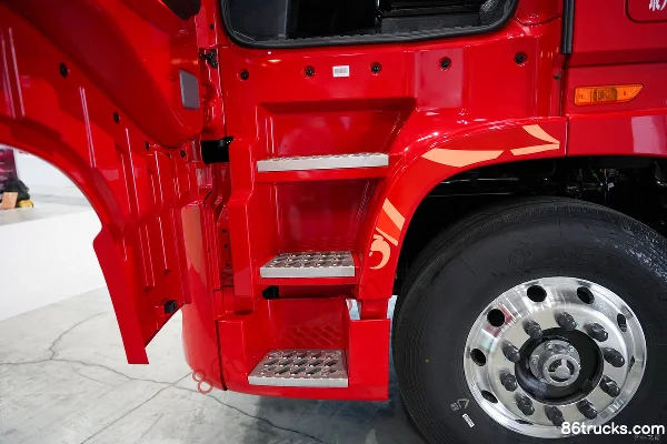 Dongfeng Tianlong Flagship KX King Edition 14.5L LNG 630hp 6X4(10 wheels) Eaton 12-speed AMT Automatic Tractor Truck Cab (2) | 86Trucks