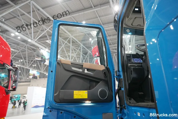 Dongfeng Commercial Vehicle Tianlong KC Heavy Truck 320 hp 8X4(12 wheels) 7.6m Dump Truck Cab (1) | 86Trucks
