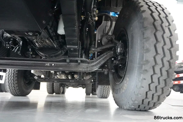 Dongfeng Commercial Vehicle Tianlong KC Heavy Truck 320 hp 8X4(12 wheels) 7.6m Dump Truck Chassis (3) | 86Trucks