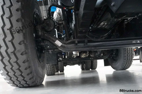 Dongfeng Commercial Vehicle Tianlong KC Heavy Truck 320 hp 8X4(12 wheels) 7.6m Dump Truck Chassis (2) | 86Trucks