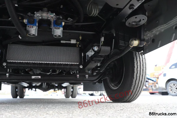 Feidi MX 2.0L 121 hp 4X2(6 wheels) CNG dual fuel 4.01m single-row flatbed micro truck Chassis (3) | 86Trucks