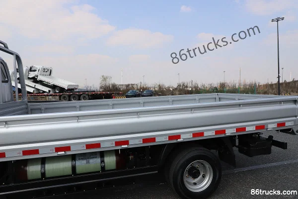 Feidi MX 2.0L 121 hp 4X2(6 wheels) CNG dual fuel 4.01m single-row flatbed micro truck Body (3) | 86Trucks