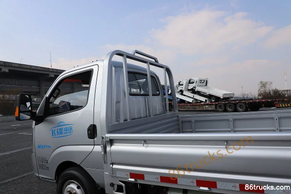 Feidi MX 2.0L 121 hp 4X2(6 wheels) CNG dual fuel 4.01m single-row flatbed micro truck Body (1) | 86Trucks