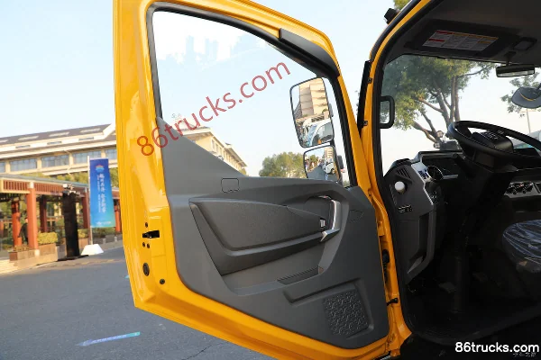 Feidi 7 180 ch 4X2(6 roues) 8 vitesses dépanneuse Cabine (2) | 86Trucks