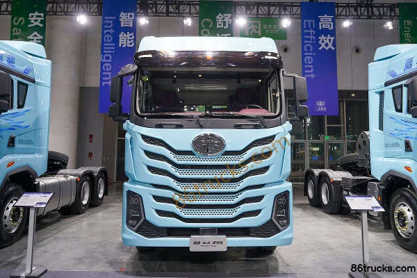 FAW Jiefang Yingchi 12.5L LNG 500hp 6X4(10 wheels) FAW Jiefang 12-Speed Tractor Truck Exterior (2) | 86Trucks