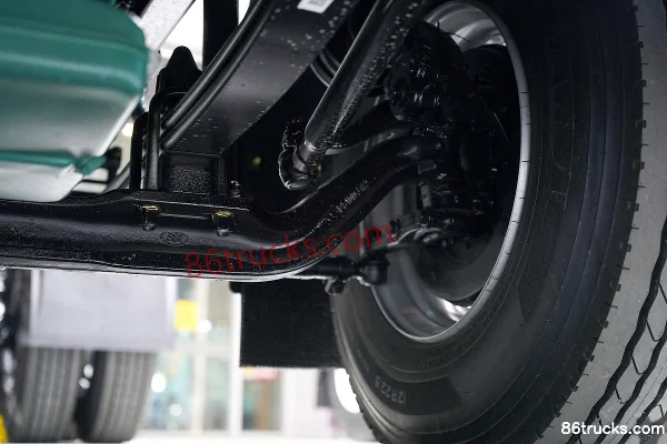 FAW Jiefang Yingchi 13.2L LNG 530hp 6X4(10 wheels) FAW Jiefang 12-speed tractor truck Chassis (3) | 86Trucks