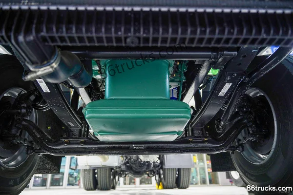 FAW Jiefang Yingchi 13.2L LNG 530hp 6X4(10 wheels) FAW Jiefang 12-speed tractor truck Chassis (1) | 86Trucks