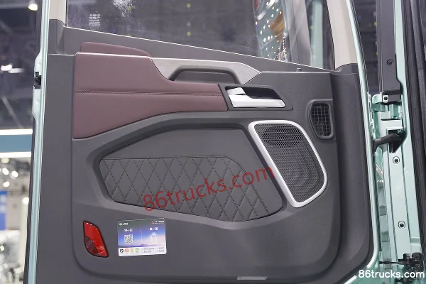 FAW Jiefang Qingdao Yingtu First Class 13.2L Diesel 640hp 6X4(10 wheels) FAW Jiefang 12-speed AMT Automatic Tractor Truck Cab (3) | 86Trucks