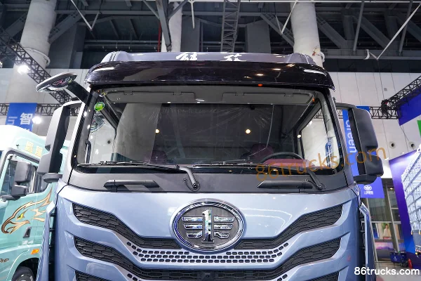 FAW Jiefang Yingchi 7.8L Diesel 320hp 4X2(6 wheels) FAW Jiefang 8-speed 9.7m Van Cargo Truck Exterior (3) | 86Trucks