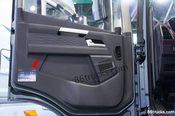 FAW Jiefang Yingchi 7.8L Diesel 320hp 4X2(6 wheels) FAW Jiefang 8-speed 9.7m Van Cargo Truck Cab (3) | 86Trucks