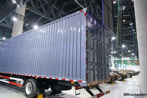 FAW Jiefang Yingchi 7.8L Diesel 320hp 4X2(6 wheels) FAW Jiefang 8-speed 9.7m Van Cargo Truck Body (3) | 86Trucks