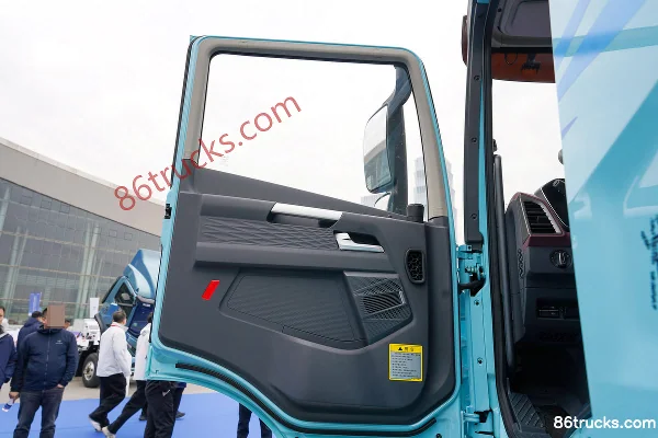FAW Jiefang Yingchi 6X4(10 wheels) Electric Tractor Truck CATL 400kWh Cab (1) | 86Trucks