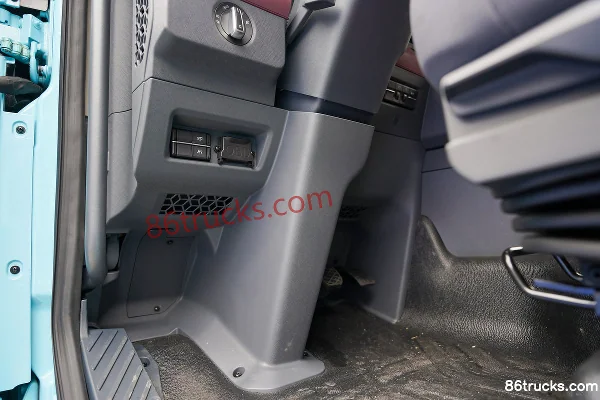 FAW Jiefang Yingchi 6X4(10 wheels) Battery Swap Pure Electric Tractor Truck CATL 400.61kWh Cab (3) | 86Trucks