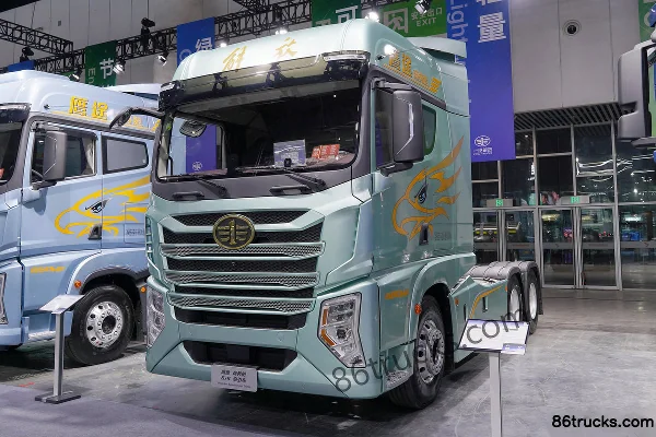 FAW Jiefang Qingdao Yingtu Business Class Diesel 680hp 6X4(10 wheels) FAW Jiefang 12-speed AMT Automatic Tractor Truck Exterior (3) | 86Truc
