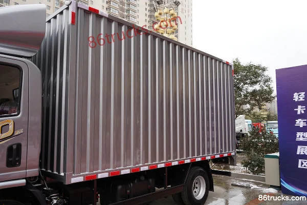SHACMAN Commercial Vehicle Delong G300 2.5L Diesel 185hp 4X2(6 wheels) Fast Gear 10-speed Air Brake 4.18m Single Row Van Light Truck Body (1