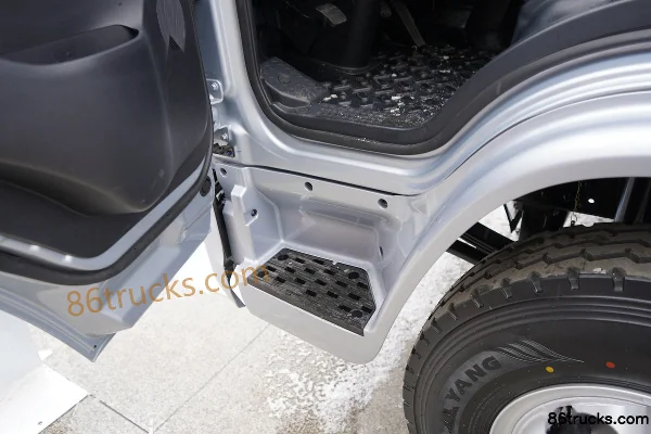 SHACMAN Commercial Vehicle Delong G300 2.5L Diesel 185 hp 4X2(6 wheels) Fast Gear 10-speed Air Brake 3.82m Semi-row Flatbed Light Truck Cab