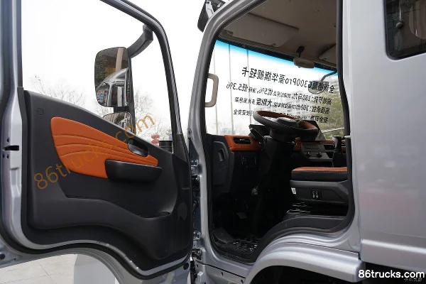 SHACMAN Commercial Vehicle Delong G300 2.5L Diesel 185 hp 4X2(6 wheels) Fast Gear 10-speed Air Brake 3.82m Semi-row Flatbed Light Truck Cab