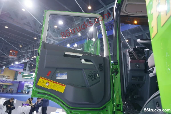 FAW Jiefang Yingtuo 7.8L Diesel 350 hp 8X4(12 wheels) FAW Jiefang 10-speed 5.6m dump truck Cab (1) | 86Trucks
