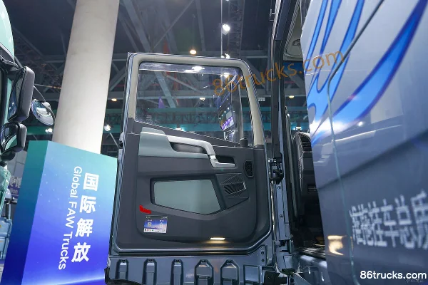 FAW Jiefang Yinghang Zhizun Edition 15.6L LNG 660hp 6X4(10 wheels) FAW Jiefang 12-Speed AMT Automatic Tractor Truck Cab (1) | 86Trucks