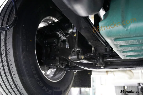 FAW Jiefang Yinghang Zhizun Edition 15.6L LNG 660hp 6X4(10 wheels) FAW Jiefang 12-Speed AMT Automatic Tractor Truck Chassis (2) | 86Trucks