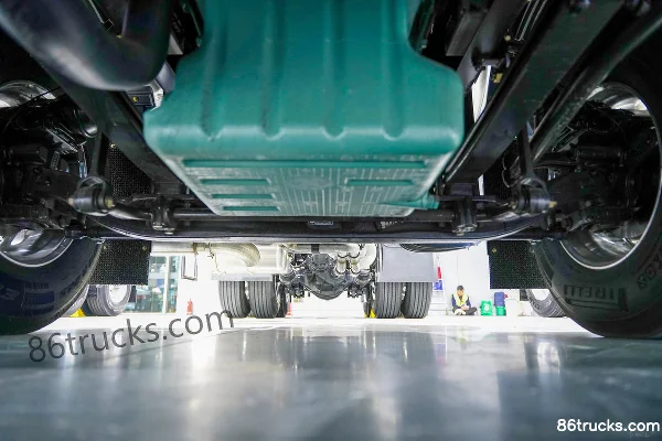 FAW Jiefang Yinghang Zhizun Edition 15.6L LNG 660hp 6X4(10 wheels) FAW Jiefang 12-Speed AMT Automatic Tractor Truck Chassis (1) | 86Trucks