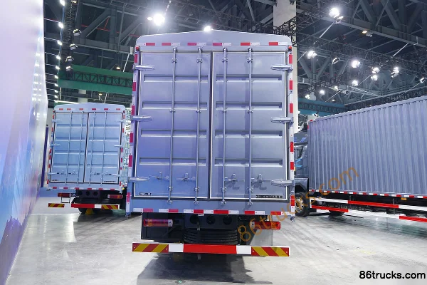 FAW Jiefang Qingdao Yinghang Zhi Zun Edition 15L LNG 600 hp 8X4(12 wheels) FAW Jiefang 12-speed AMT Automatic 9.5m stake truck Exterior (3)