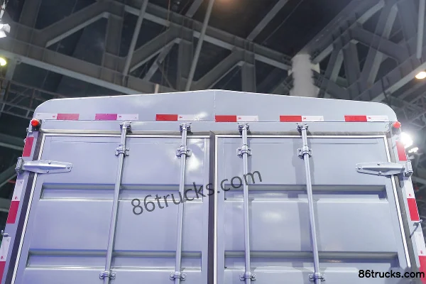 FAW Jiefang Qingdao Yinghang Zhi Zun Edition 15L LNG 600 hp 8X4(12 wheels) FAW Jiefang 12-speed AMT Automatic 9.5m stake truck Body (3) | 86