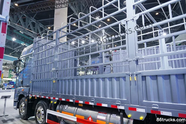 FAW Jiefang Qingdao Yinghang Zhi Zun Edition 15L LNG 600 hp 8X4(12 wheels) FAW Jiefang 12-speed AMT Automatic 9.5m stake truck Body (2) | 86