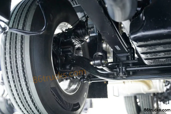 FAW Jiefang Yinghang Zhi Xiang Edition 15L LNG 600 hp 6X4(10 wheels) FAW Jiefang 12-speed AMT Automatic tractor truck Chassis (2) | 86Trucks