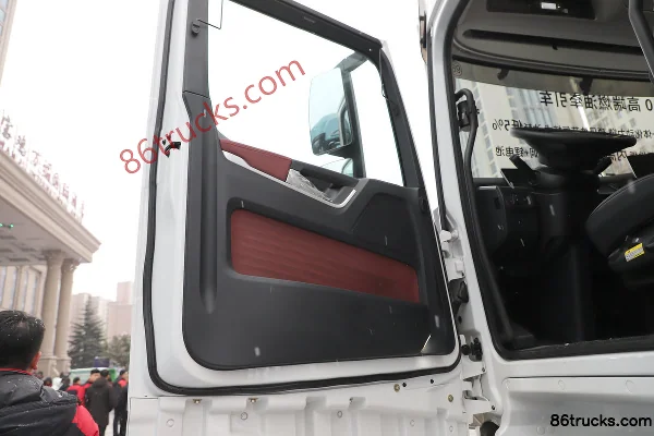 SHACMAN Commercial Vehicle Yan'an S700 12.5L Diesel 600 hp 6X4(10 wheels) Eaton 12-Speed AMT Automatic Tractor Truck Cab (2) | 86Trucks
