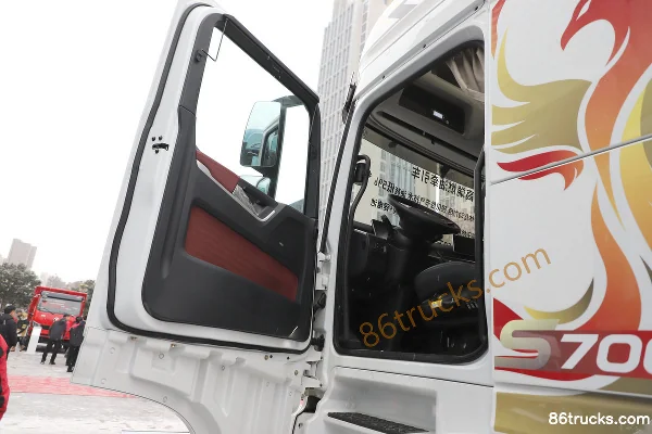 SHACMAN Commercial Vehicle Yan'an S700 12.5L Diesel 600 hp 6X4(10 wheels) Eaton 12-Speed AMT Automatic Tractor Truck Cab (1) | 86Trucks