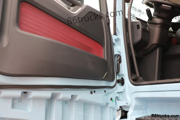SHACMAN Commercial Vehicle Yan'an S700 Comfort Edition 14.5L LNG 630hp 6X4(10 wheels) Eaton 12-Speed AMT Automatic High Roof Double Sleeper