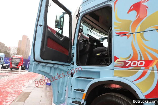 SHACMAN Commercial Vehicle Yan'an S700 Comfort Edition 14.5L LNG 630hp 6X4(10 wheels) Eaton 12-Speed AMT Automatic High Roof Double Sleeper