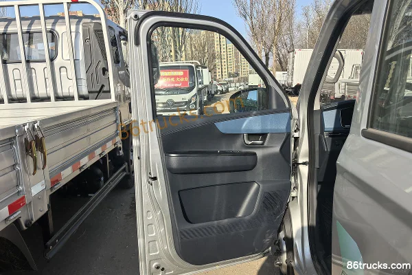 Foton V5 Plateau Edition 2L Gasoline 139hp 4X2(6 wheels) Dongan 5-Speed 2.7m Double Row Flatbed Mini Truck (Single Rear Tire) Cab (1) | 86Tr