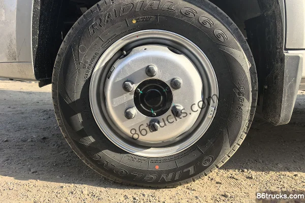 Foton V5 Plateau Edition 2L Gasoline 139hp 4X2(6 wheels) Dongan 5-Speed 2.7m Double Row Flatbed Mini Truck (Single Rear Tire) Chassis (3)