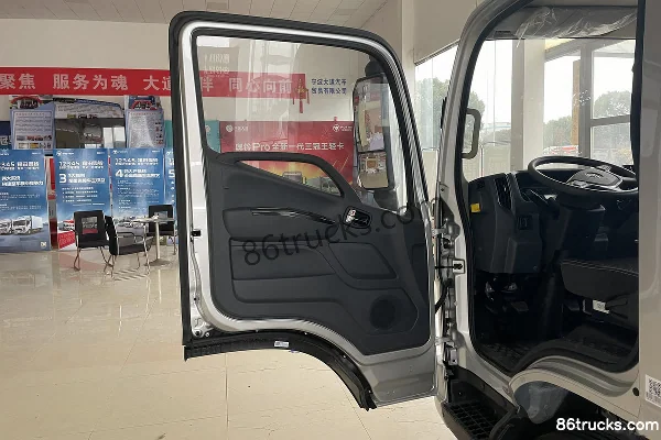 Foton ATV Wide Body 2.5L Diesel 180 hp 4X2(6 wheels) Fast Gear 8-Speed 4.17m Single Row Flatbed Light Truck Cab (1) | 86Trucks