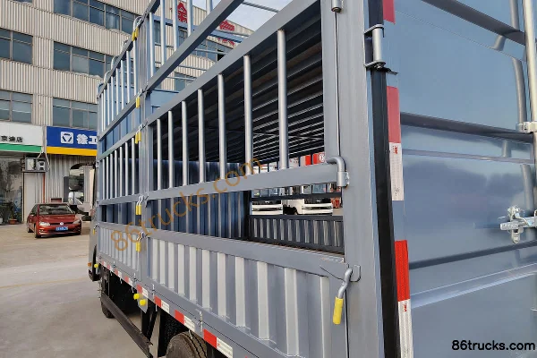 XCMG Hanjie frein pneumatique toit surélevé 4,4 m cabine simple, camion léger à grille électrique pur, CATL 140,41 kWh 4X2(6 roues) Carrosse
