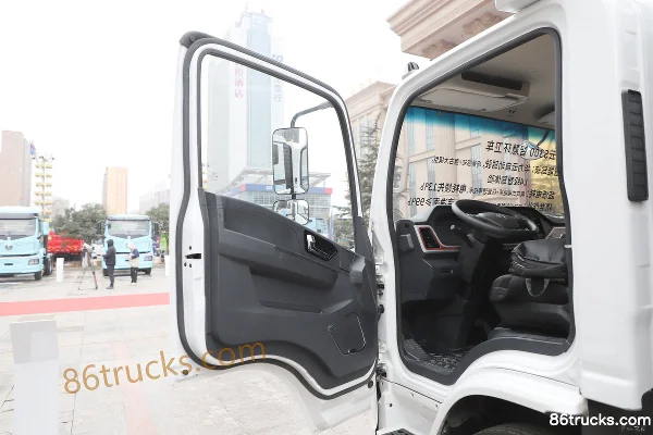 SHACMAN Commercial Vehicle Zhiyun S300 4X2(6 wheels) Electric Sweeper Truck, 120.27kWh Cab (1) | 86Trucks