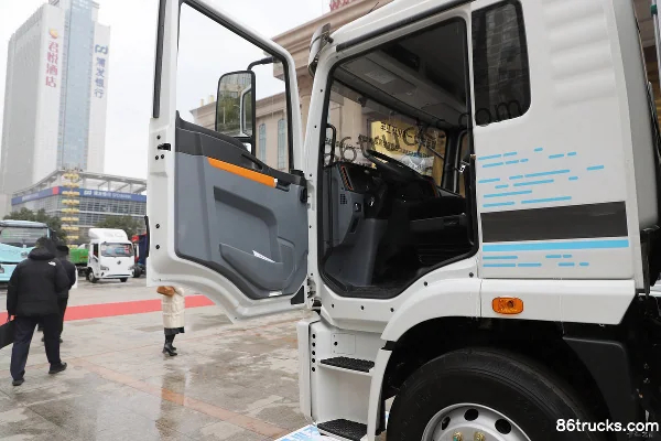 SHACMAN Commercial Vehicle Zhiyun S500 4X2(6 roues) balayeuse-laveuse électrique pure 231,84 kWh Cabine (1) | 86Trucks