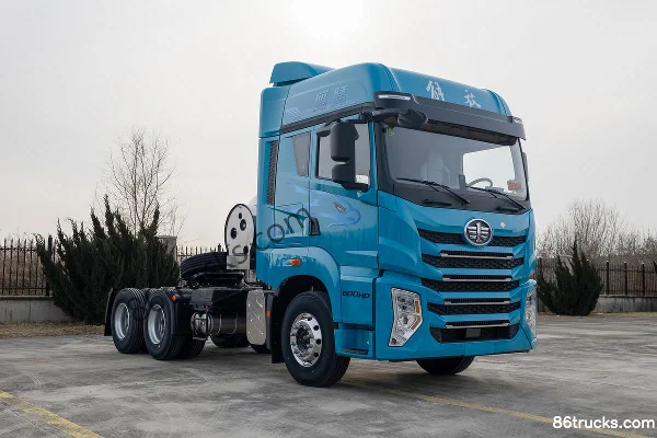 FAW Jiefang Yingteng 15L LNG 600 hp 6X4(10 wheels) FAW Jiefang 12-Speed AMT Automatic Tractor Truck Exterior
